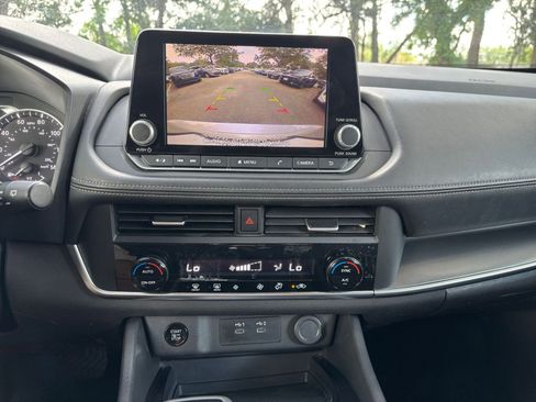 Used 2025 Nissan Rogue SV FWD image 17