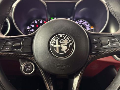Used 2019 Alfa Romeo Giulia Ti AWD/4WD image 17
