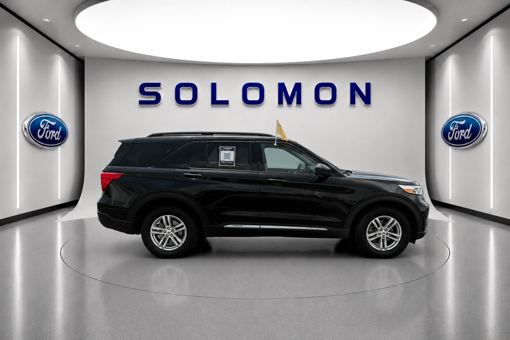 Certified 2022 Ford Explorer XLT w/ Equipment Group 202A AWD/4WD image 4