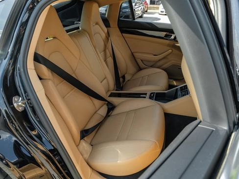 Used 2019 Porsche Panamera 4 AWD/4WD image 40