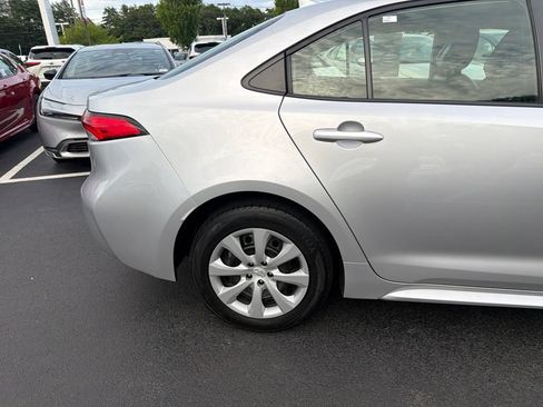 Used 2022 Toyota Corolla LE FWD image 4