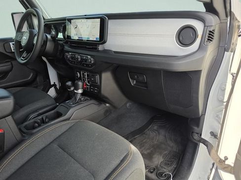 Used 2024 Jeep Gladiator Sport AWD/4WD image 18