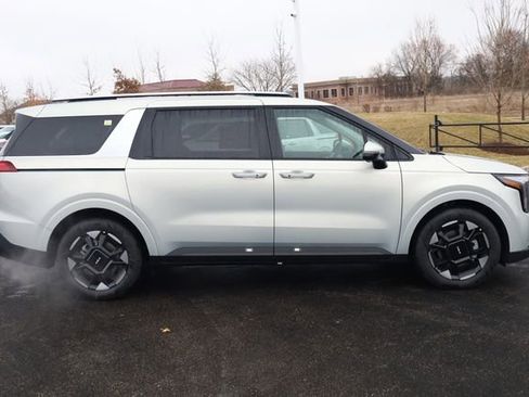 New 2026 Kia Carnival EX image 4