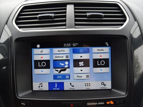Used 2018 Ford Explorer XLT w/ Equipment Group 202A AWD/4WD image 26