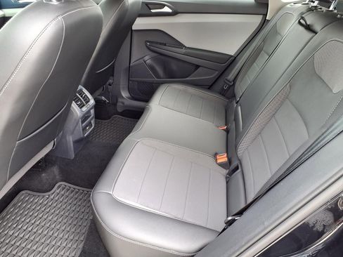 Used 2022 Volkswagen Taos SE image 10