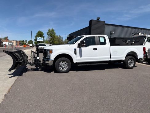 Used 2022 Ford F250 XL w/ Power Equipment Group AWD/4WD image 1