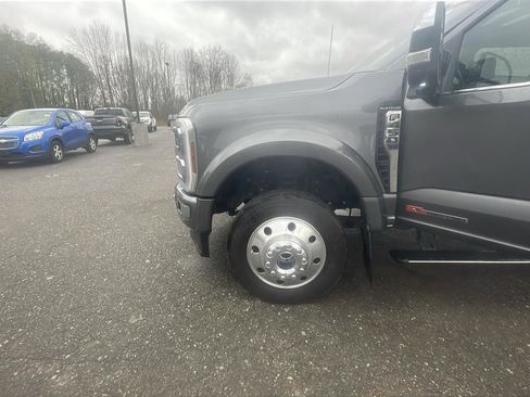 Used 2024 Ford F450 Platinum w/ FX4 Off-Road Package image 24