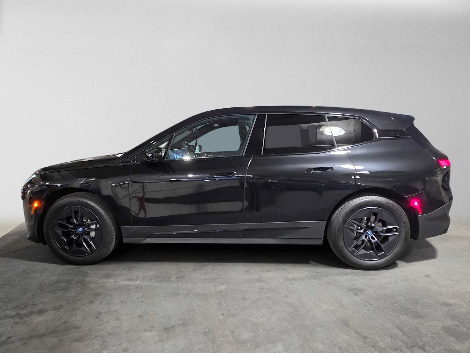 Used 2024 BMW iX xDrive50 w/ Convenience Package AWD/4WD image 6