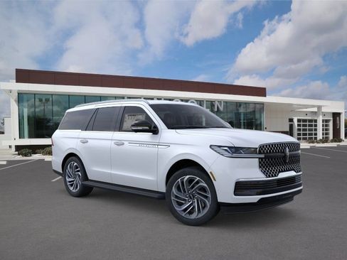 Used 2026 Lincoln Navigator Premiere AWD/4WD image 7