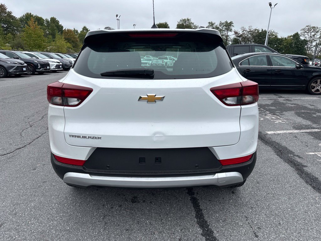 Used 2025 Chevrolet TrailBlazer LT w/ LT Cold Weather Package FWD image 6