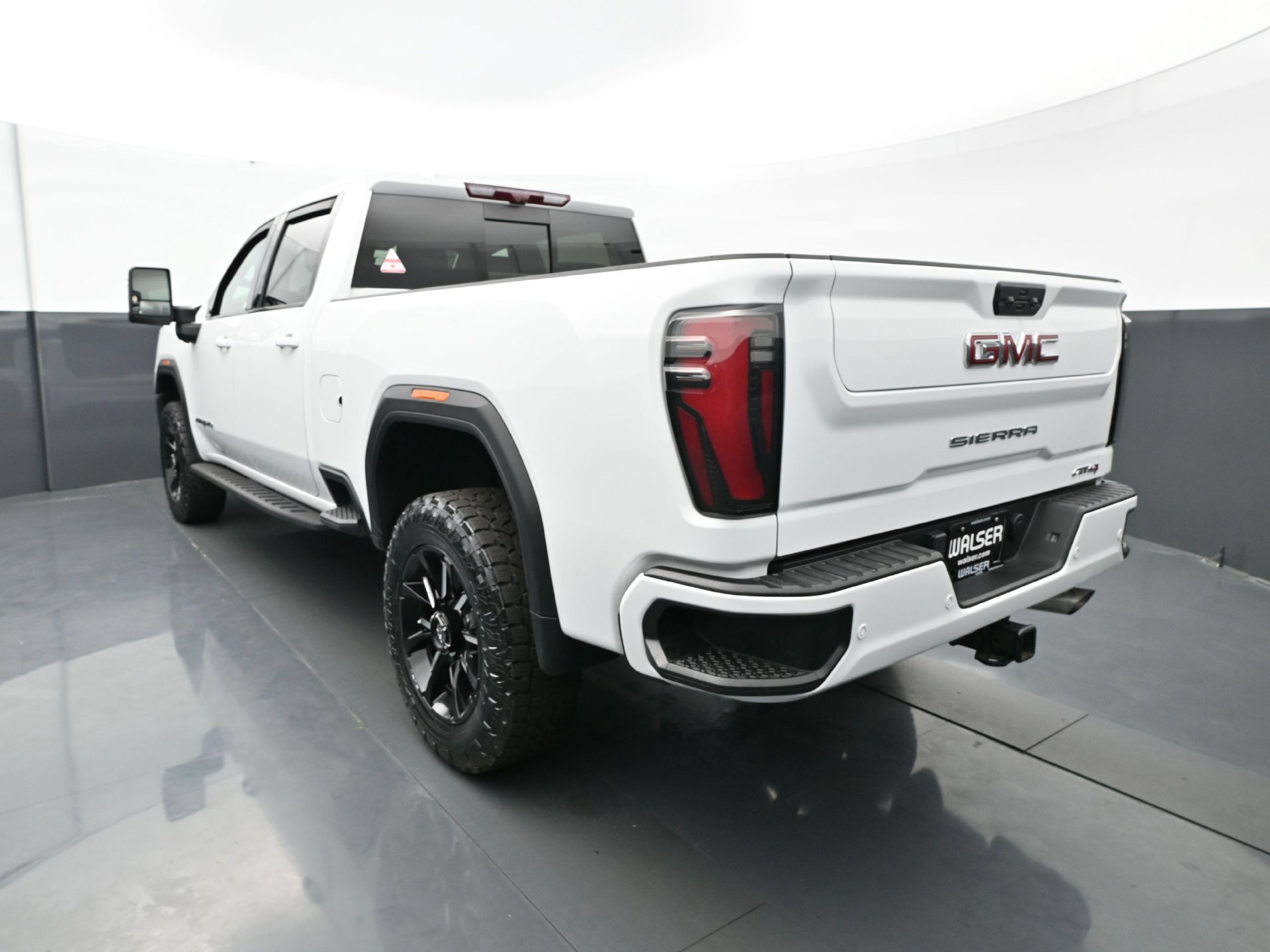 Used 2024 GMC Sierra 2500 AT4 w/ AT4 Premium Plus Package AWD/4WD image 5