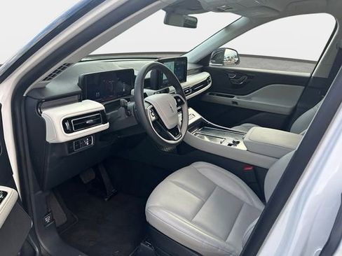 New 2026 Lincoln Aviator AWD image 11