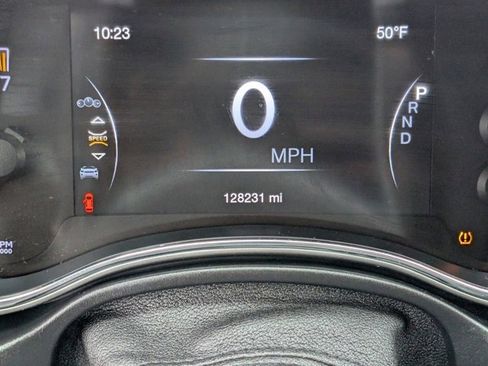 Used 2018 Jeep Grand Cherokee Limited image 13