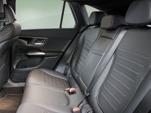 Used 2025 Mercedes-Benz GLC 300 4MATIC image 14