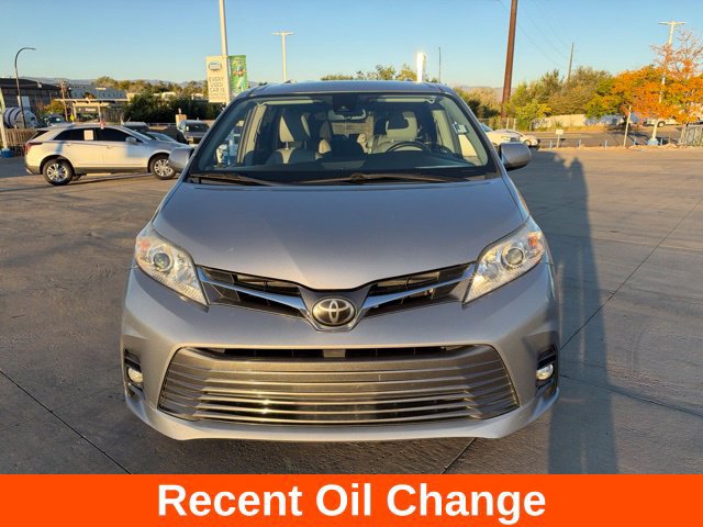 Used 2018 Toyota Sienna XLE FWD image 2