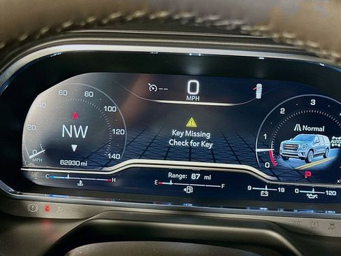 Used 2022 GMC Yukon SLT w/ SLT Premium Package image 12