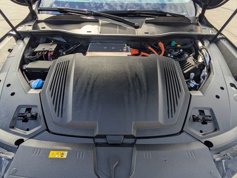 Used 2024 Audi Q8 e-tron Premium Plus w/ Premium Plus Package image 32