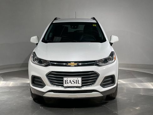 Used 2022 Chevrolet Trax LT w/ LT Convenience Package image 9