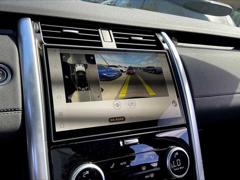 Used 2025 Land Rover Discovery S image 24