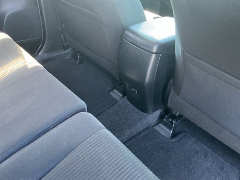 Used 2016 Toyota RAV4 LE FWD image 33