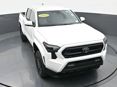 Used 2024 Toyota Tacoma SR5 AWD/4WD image 37