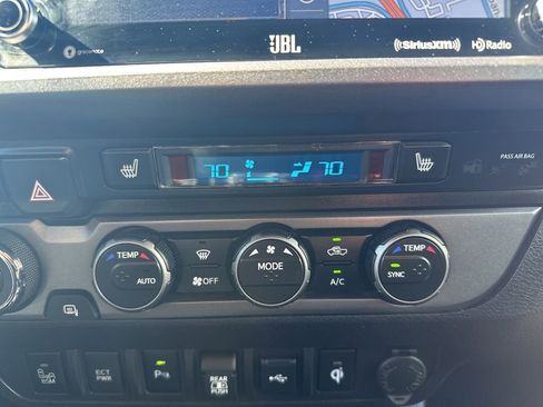 Used 2020 Toyota Tacoma TRD Off-Road w/ TRD Premium Off Road Package AWD/4WD image 21