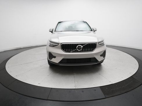 Used 2025 Volvo XC40 B5 Core image 11