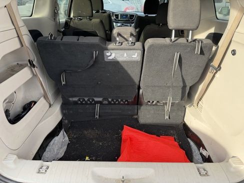 Used 2019 Chrysler Pacifica LX image 8