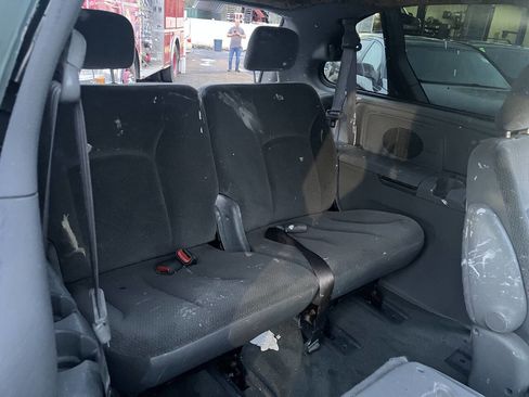 Used 2004 Dodge Grand Caravan SE w/ Popular Equipment Group FWD image 26