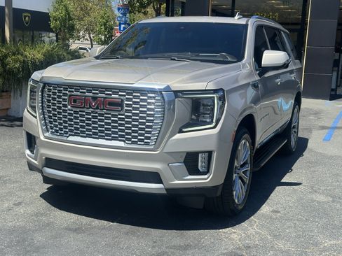 Used 2021 GMC Yukon Denali w/ Advanced Technology Package RWD image 3