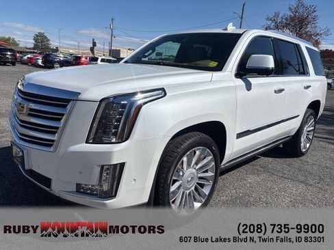 Used 2017 Cadillac Escalade Platinum AWD/4WD image 3