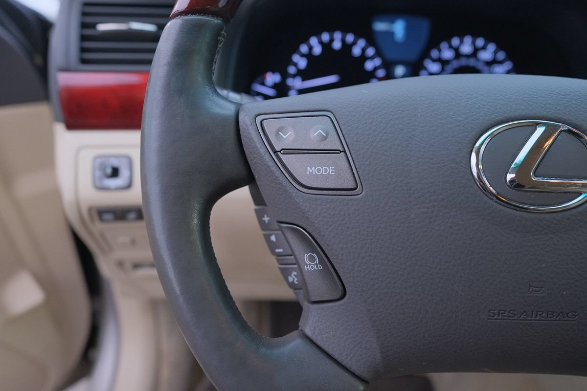 Used 2011 Lexus LS 460 w/ Comfort Pkg RWD image 17