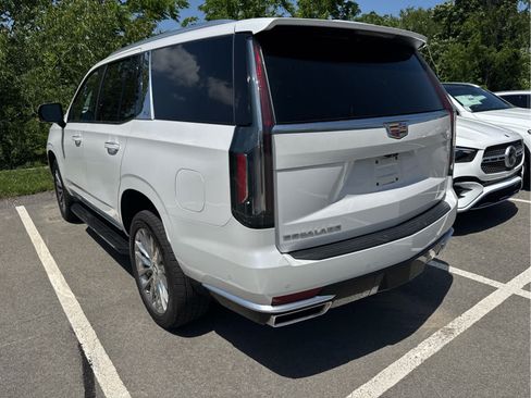 Used 2023 Cadillac Escalade Premium Luxury AWD/4WD image 4