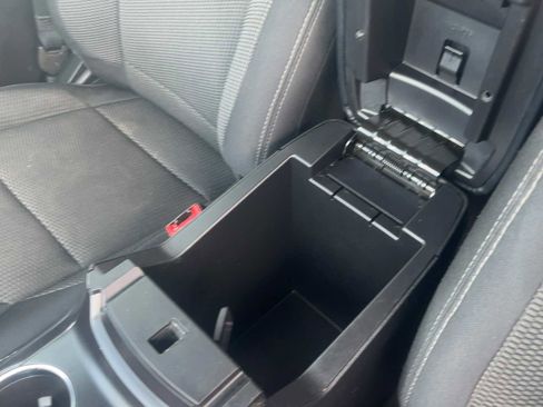 Used 2019 Ford Explorer XLT w/ Equipment Group 201A FWD image 23