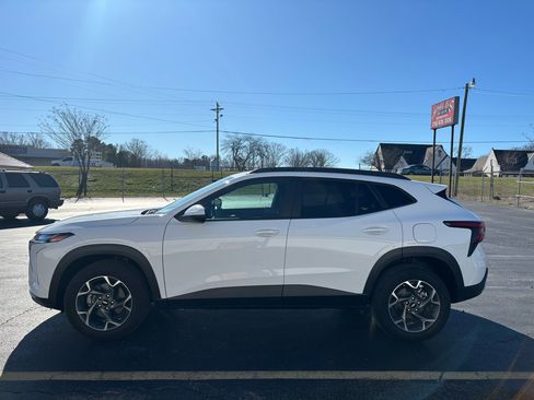 Used 2025 Chevrolet Trax LT w/ Driver Confidence Package image 24
