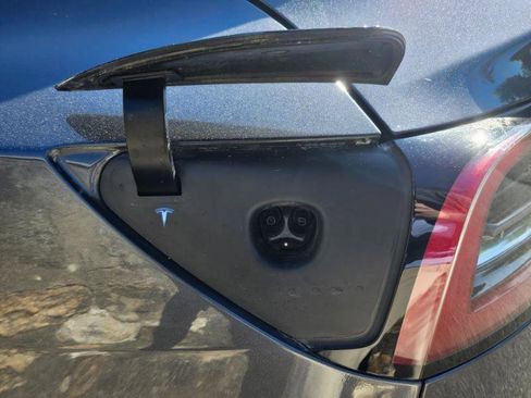 Used 2023 Tesla Model 3 Standard Range image 27