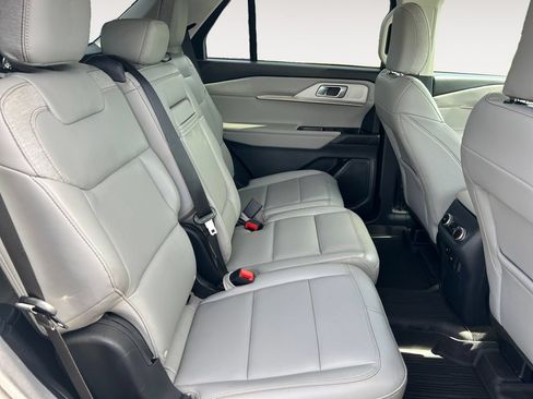 Used 2025 Ford Explorer Active w/ Active Comfort Package AWD/4WD image 23