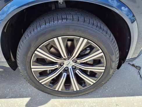 Certified 2024 Volvo XC90 B5 Core w/ Protection Package Premier image 9