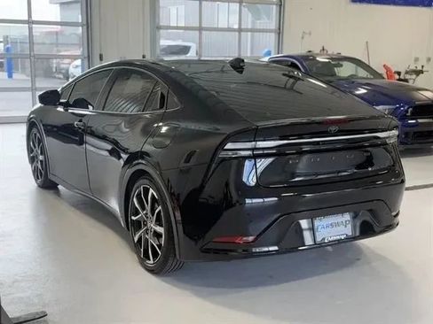 Used 2023 Toyota Prius Prime Premium FWD image 5
