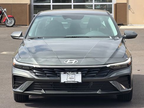 New 2026 Hyundai Elantra Hybrid FWD image 3