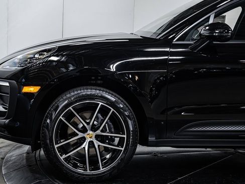 Certified 2025 Porsche Macan image 20