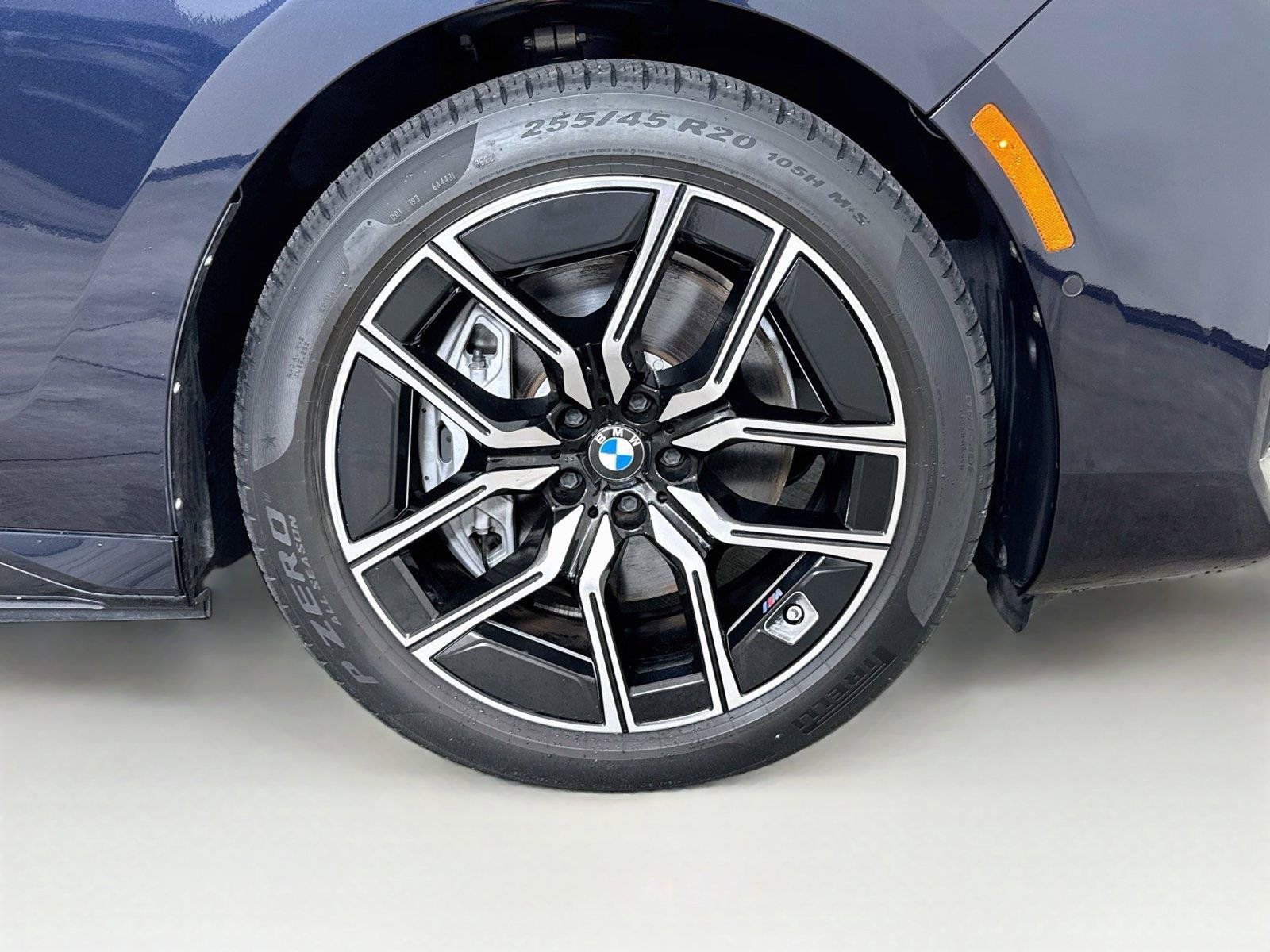 Used 2023 BMW i7 xDrive60 w/ Executive Package 2 AWD/4WD image 36