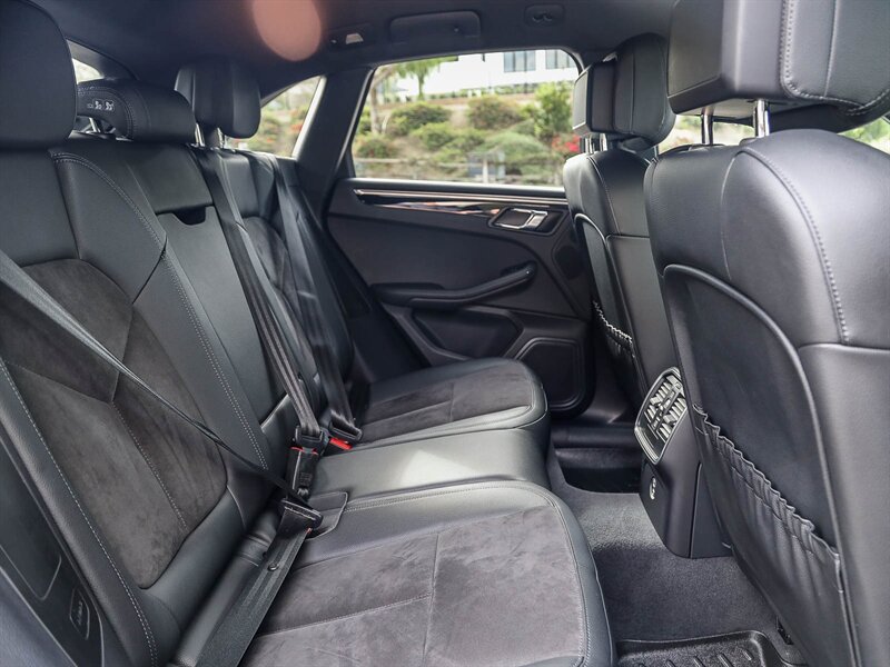 Used 2020 Porsche Macan AWD/4WD image 21
