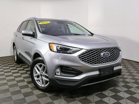 Used 2023 Ford Edge SEL w/ Convenience Package image 3