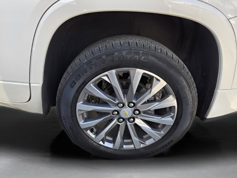 Used 2023 Chevrolet Traverse Premier image 23