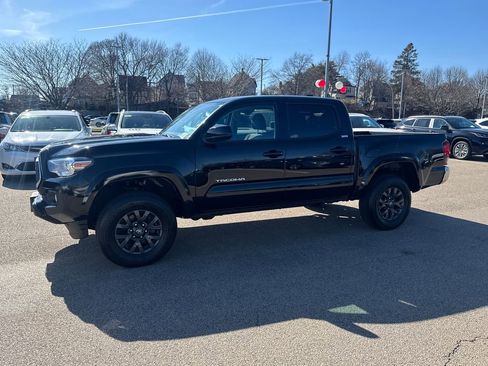Used 2023 Toyota Tacoma SR5 AWD/4WD image 4