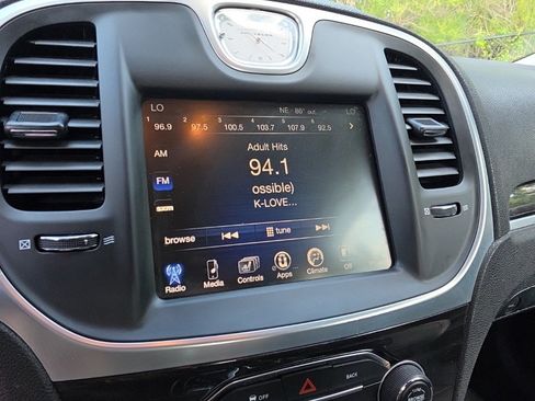 Used 2015 Chrysler 300 Limited RWD image 30
