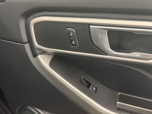 Used 2023 Ford Explorer XLT w/ Equipment Group 202A AWD/4WD image 19