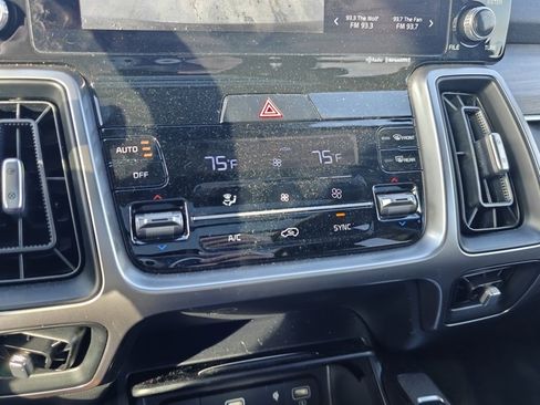 Used 2023 Kia Sorento S w/ Panoramic Sunroof Package image 17