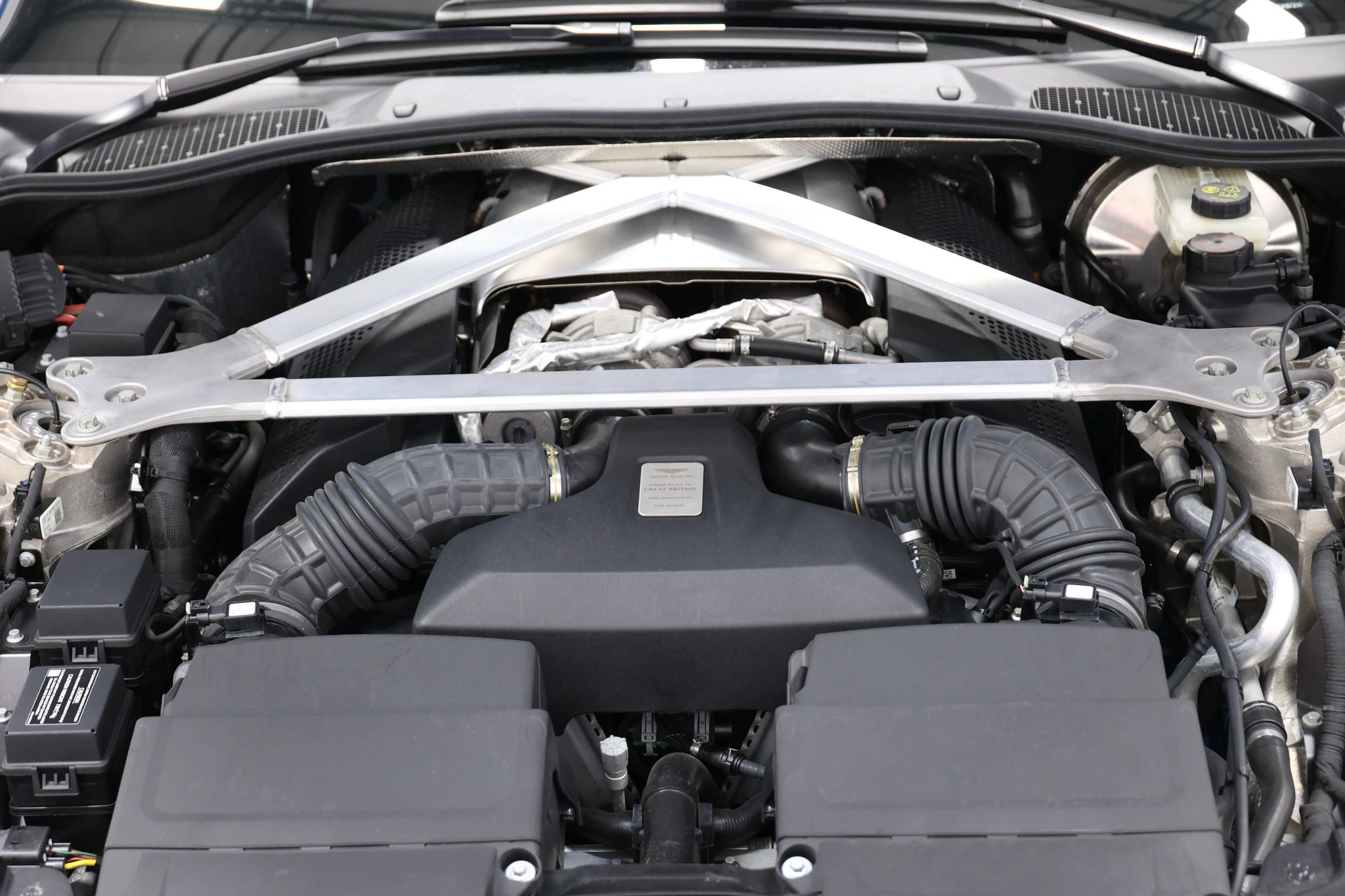 Used 2023 Aston Martin V8 Vantage Roadster RWD image 86